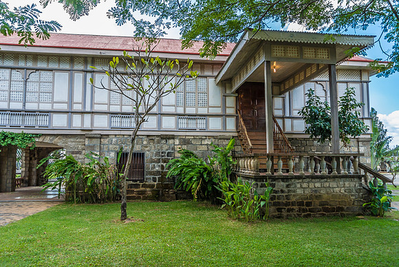 Las Casas Filipinas de Acuzar