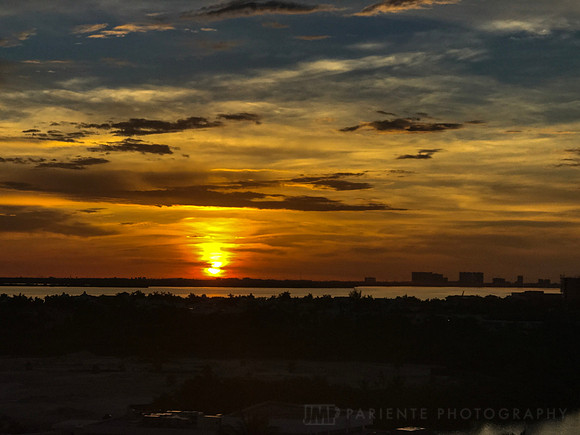 sunset sobre bahía